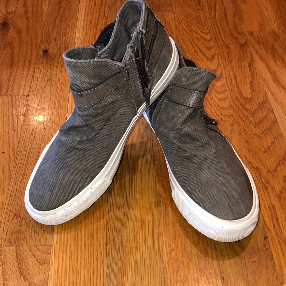 Women’s size 7 Blowfish sneakers